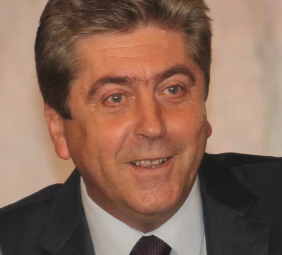 Първанов избира лов пред пленум