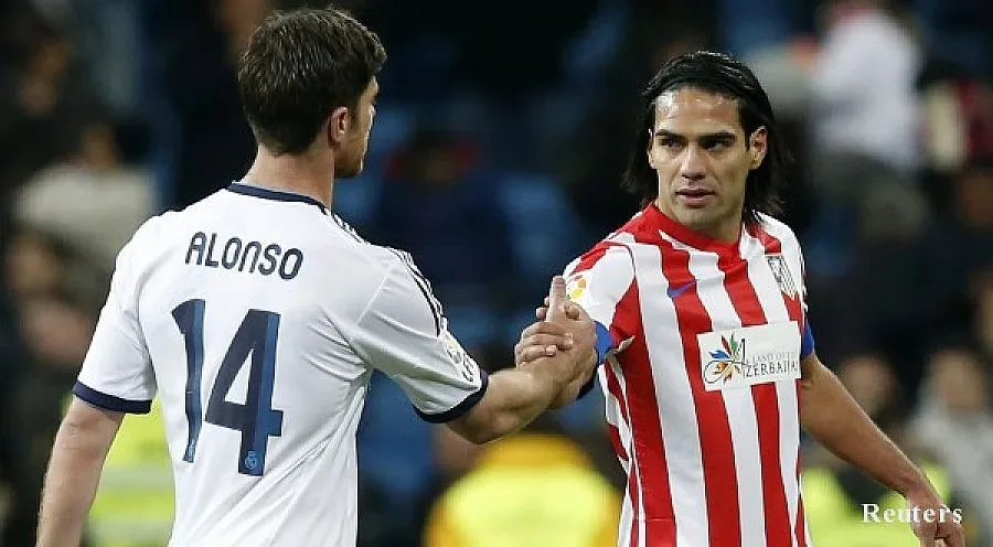 Бой и освирквания за "белия балет"