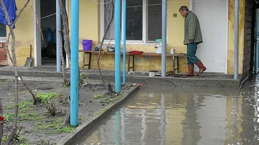 Пострадалите от наводнението в Главиница ще зимуват на фургони