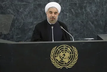 Роухани бе посрещнат с дъжд от яйца в Иран