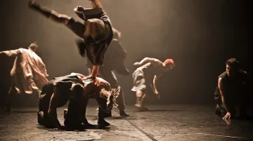 Faced Dance Company удрят предела в Младежкия
