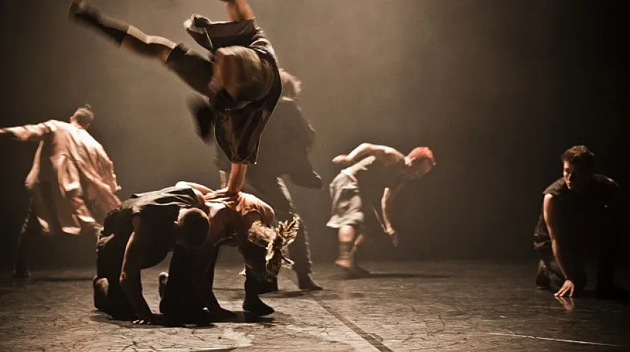 Faced Dance Company удрят предела в Младежкия