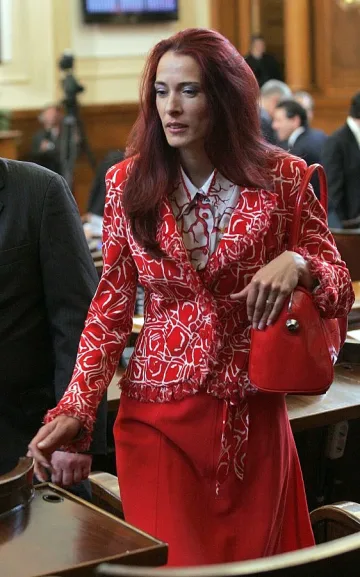 Кирова напуска парламента