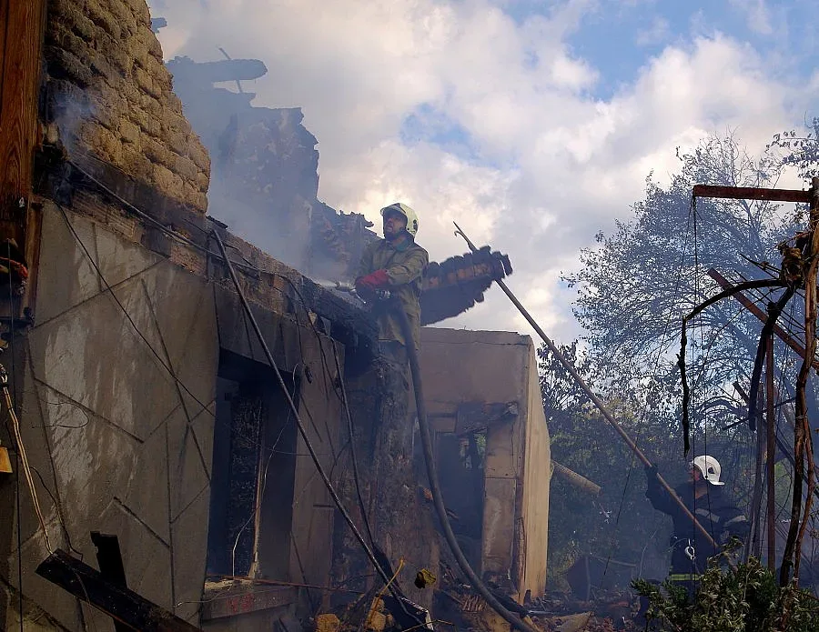 Гори пожар край тютюневи складове в Пловдив