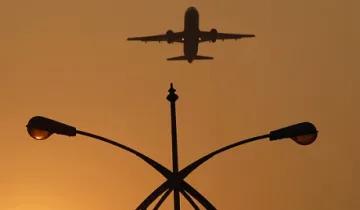 Самолет кацна аварийно, пилотът със сърдечен пристъп