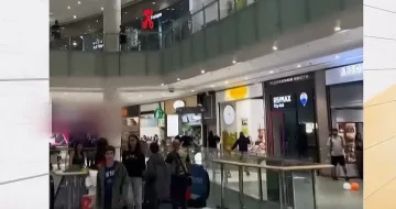 Нови подробности за боя със столове в мола. Зомбито мята бутилки (ВИДЕО)