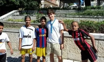 Шкаф с "пособия за бой" в интернат в Стралджа