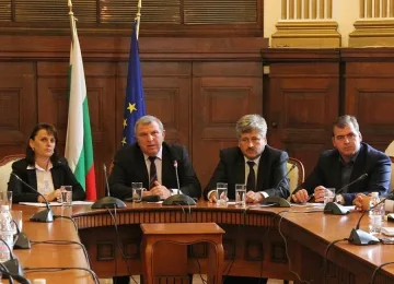 Брюксел плаща само за евтини джипове