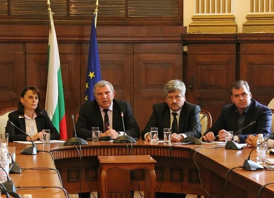 Брюксел плаща само за евтини джипове