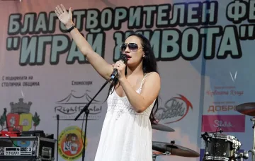 Поли Генова и D2 на "Играй живота"