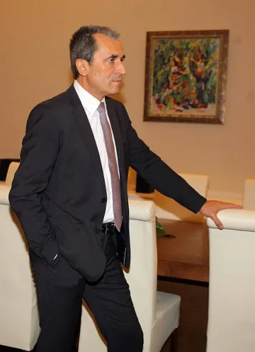 Интернет „уволни" Орешарски