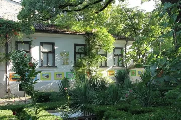 Възстановяват родната къща на Гео Милев в Раднево