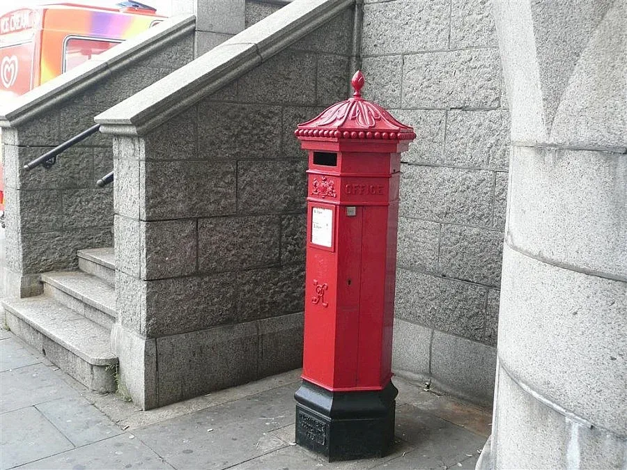 Приватизацията на британските пощи носи до 3.3 млрд. лири