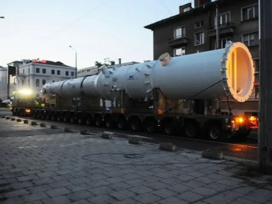 Извънгабаритен товар премина през центъра на Бургас