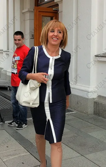 Манолова: Бойко доказа тоталната си зависимост от Сидеров