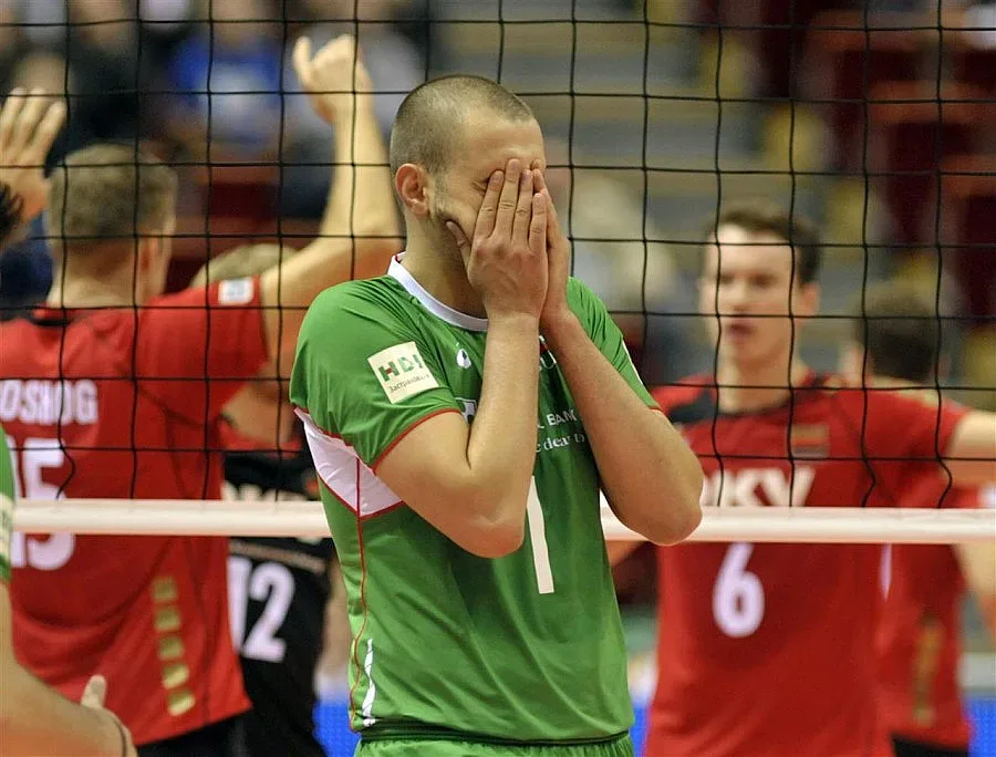 ﻿Нашите в чартър с руснаците