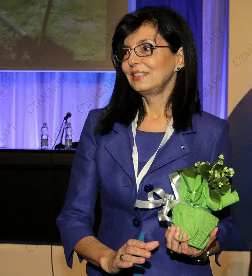 Кунева: Няма да се съюзим с ГЕРБ под натиск отвън