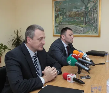 Подкупните полицаи ще бъдат докладвани в интернет