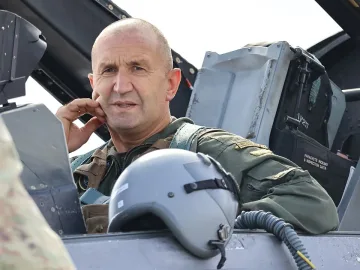 Лъсна истината за летеца Радев. Разобличаващи документи