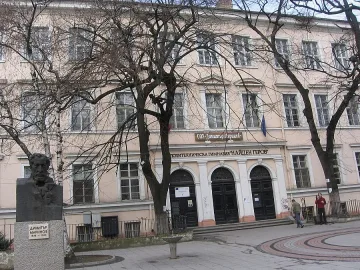 Ученичка падна от прозорец на гимназията в Лом