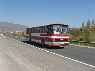 Автобус със спукана гума се движи до Велинград