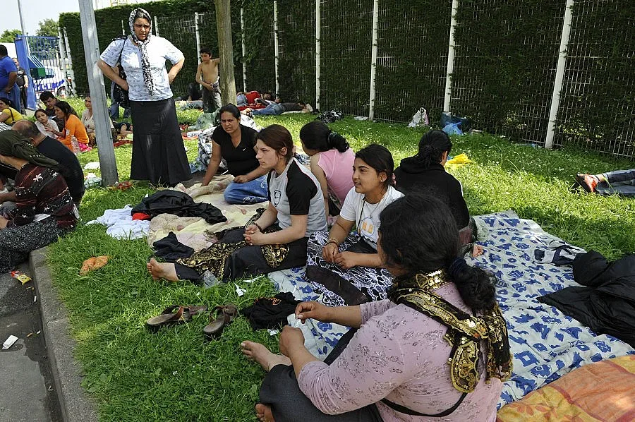 Предизборни игри с ромите във Франция