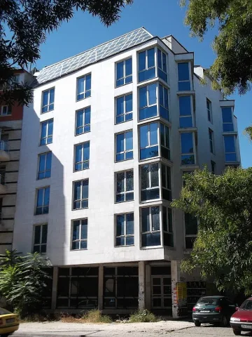 Продадоха палат на Цар Киро