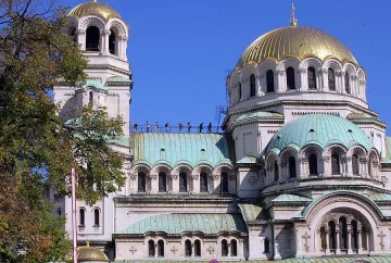 Туристи на покрива на "Св. Ал. Невски"