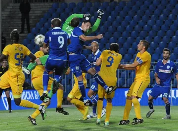 Ясни съставите на "Левски" - Нефтохимик 