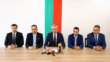 "Възраждане" обяви водачите на листите си. Една изненада