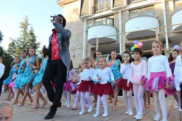 Алфредо Торес и хлапета с латино фиеста в Благоевград