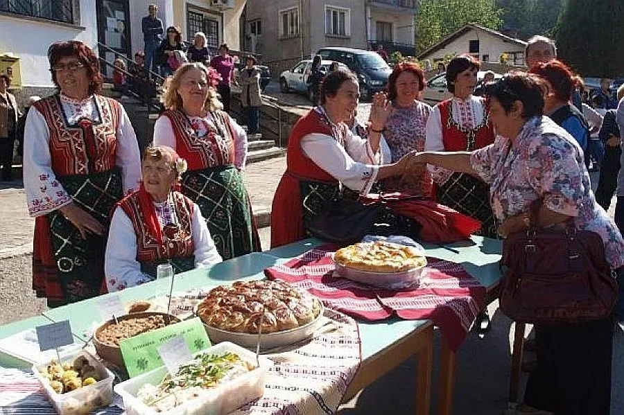 Гърци и македонци идват на печени кестени в с. Брежани