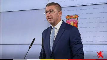 Мицкоски се обади! Скочи отново на Радев