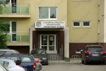 Надзирател и докторка разследвани за подкуп