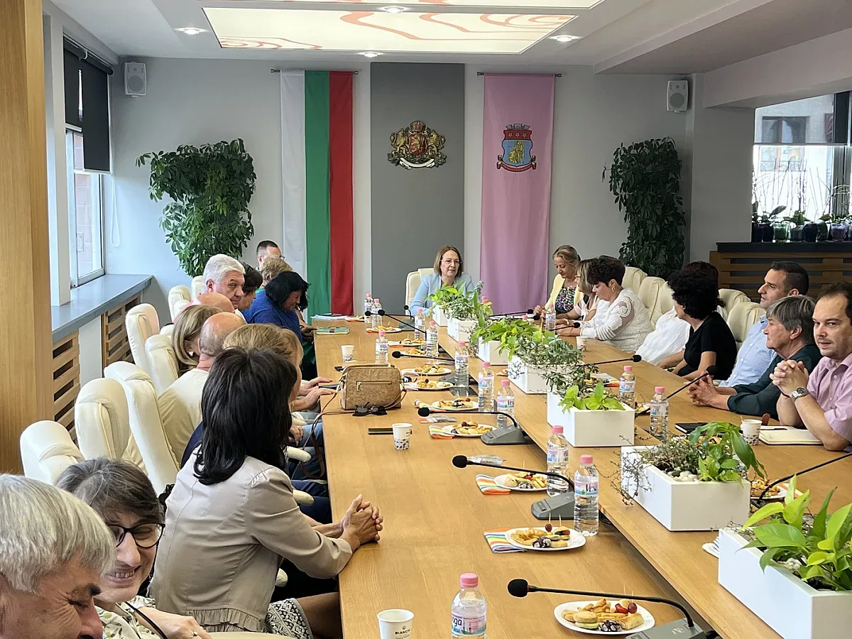 Община Казанлък и директорите на училища в единомислие за бъдещето на децата