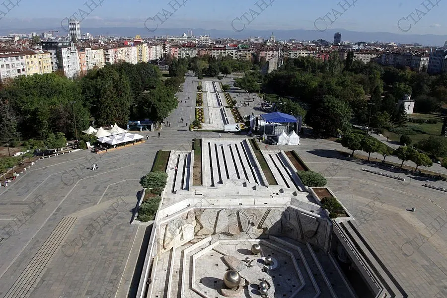 Времето утре: Слънчево, следобед и топло