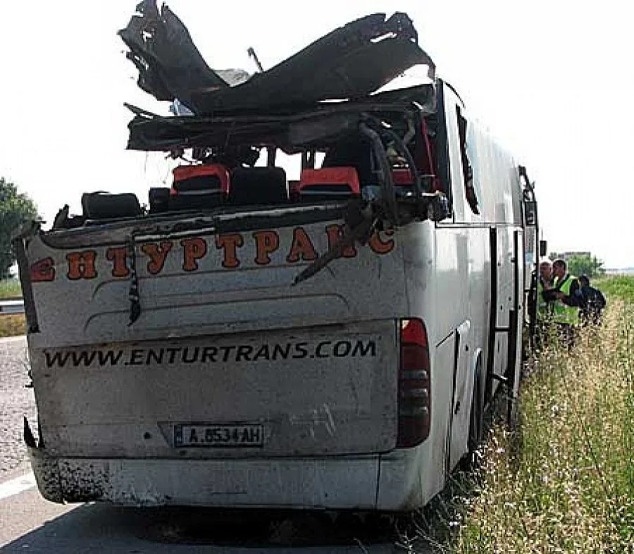 Шофьорът и неизправният автобус са причинили катастрофата на "Тракия"