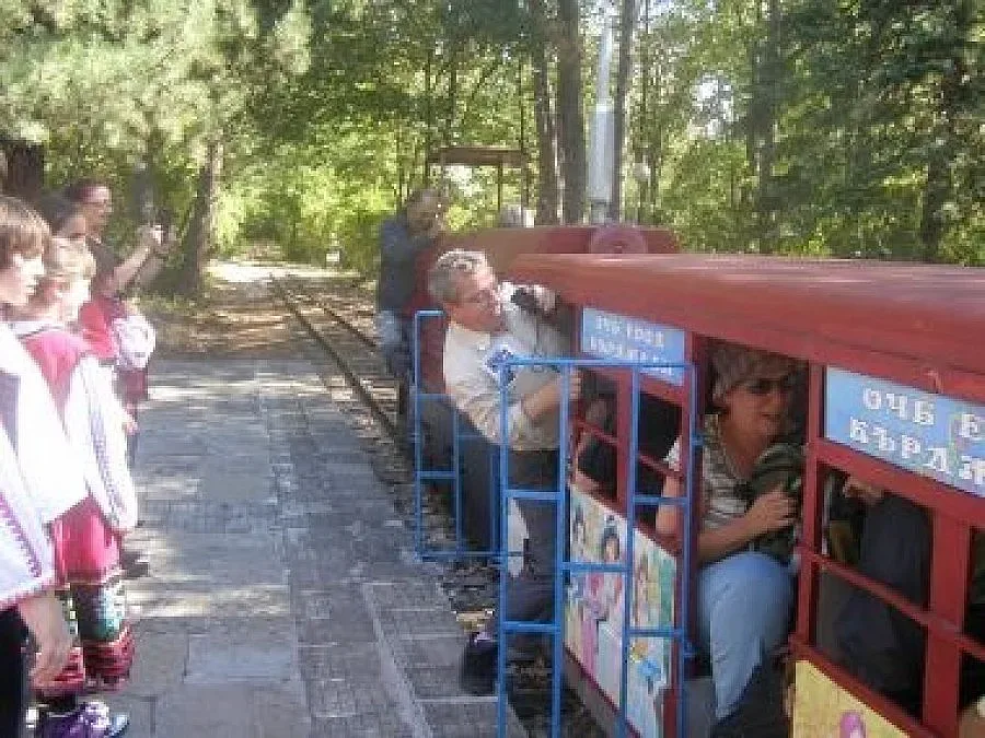 Детски влак в Кърджали посрещна пасажери от чужбина