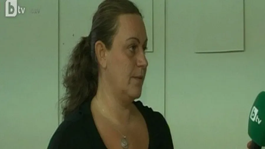 Директорката, нацепила рояла, подаде оставка