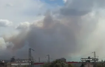 Огнеборци, военни и оръжейници потушиха голям пожар