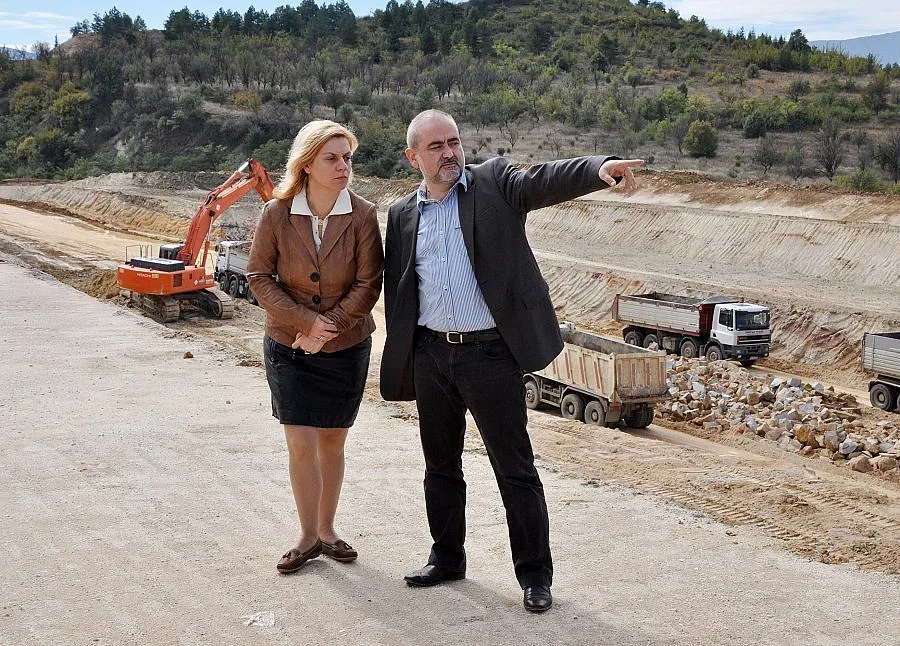 Малки фирми кърпят дупките