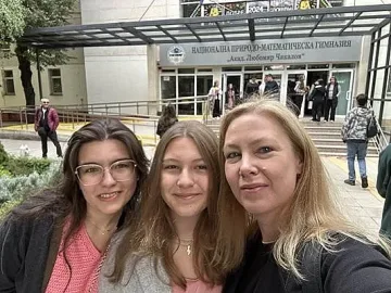 Линда изненада. Ето ги ученичките на Кирил Петков!