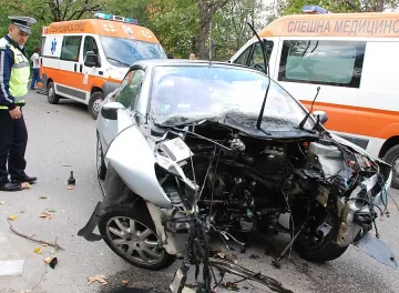 Младежи се спасиха по чудо след зверска катастрофа