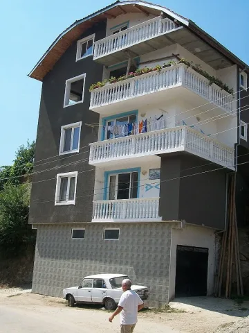 Гурбетчии вдигнаха над 70 нови къщи в Долно Осеново