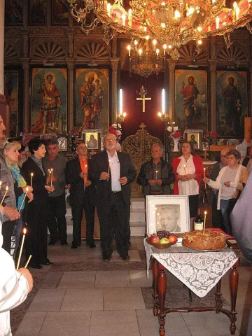 С панихида почетоха годишнина от смъртта на Никола Петков