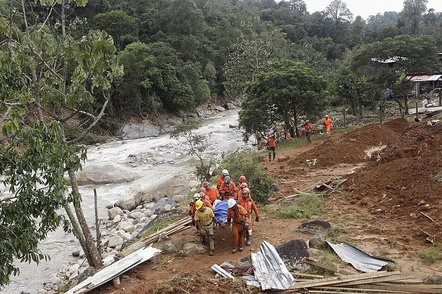 Жертвите на ураганите в Мексико стигнаха 110