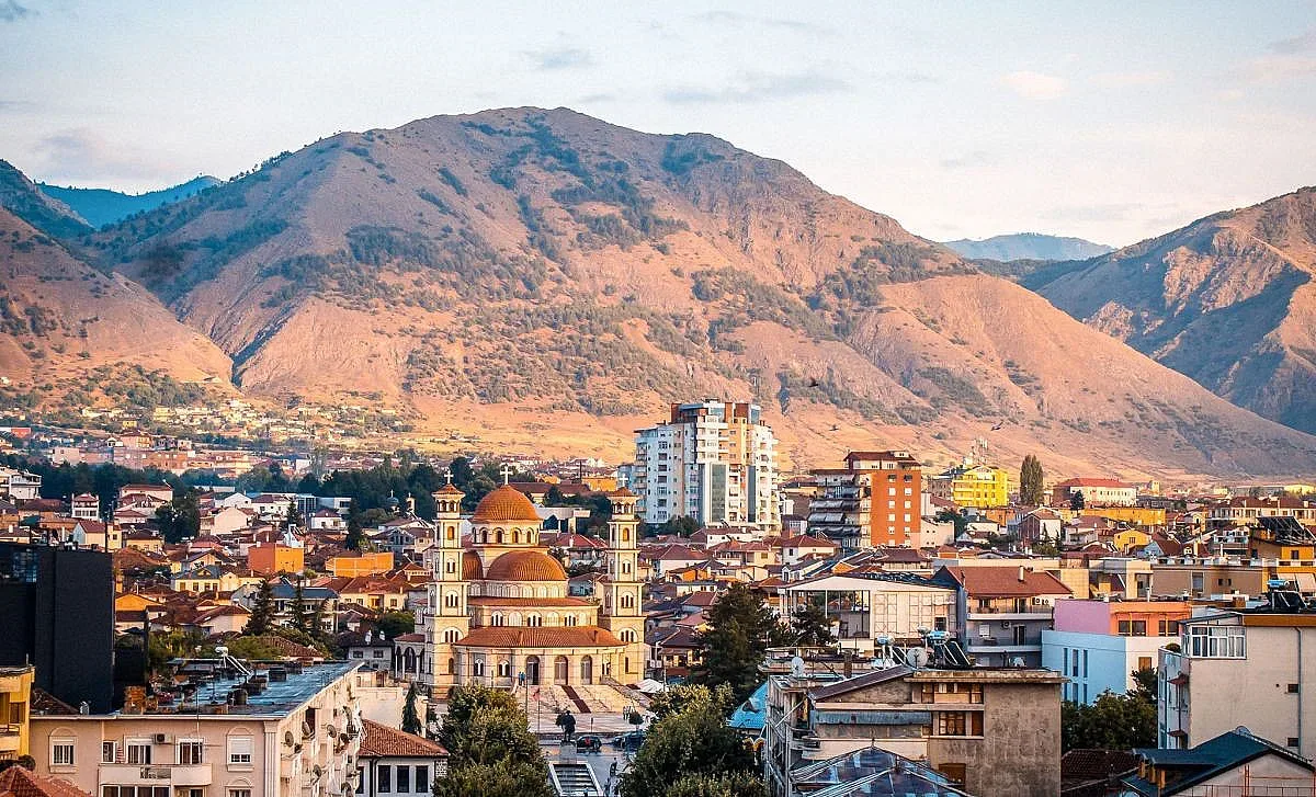 Конкурент на България в туризма прави първи ски курорт