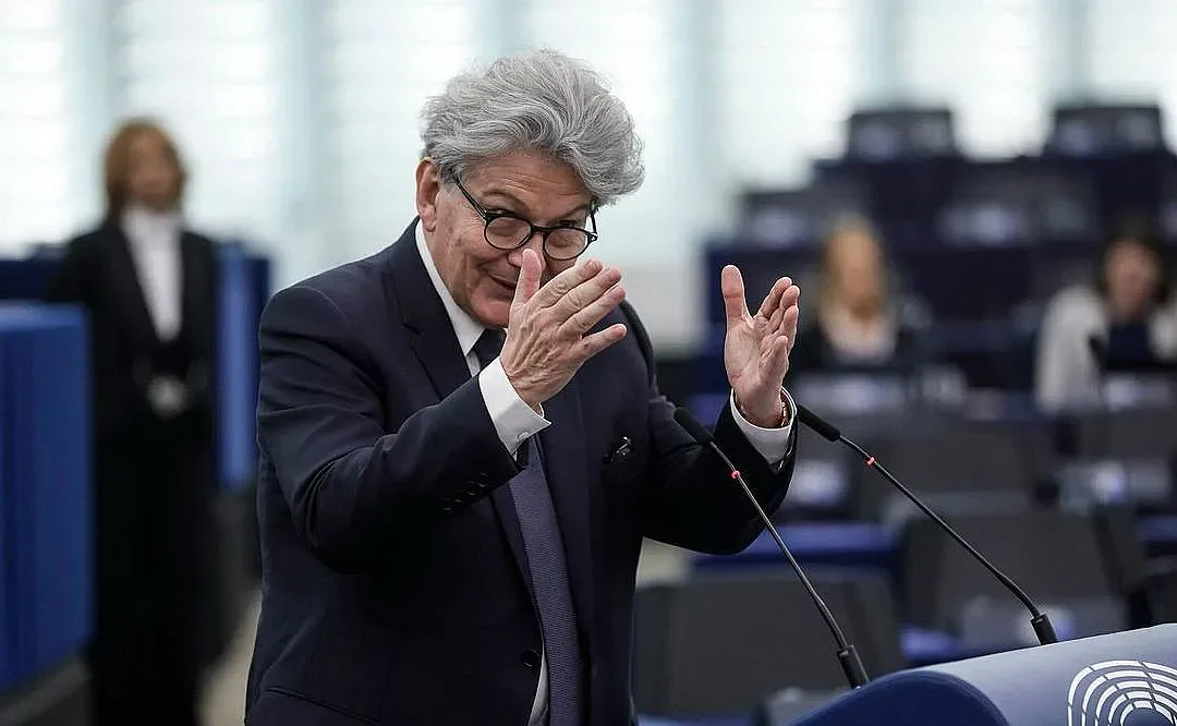 Еврокомисар хвърли оставка! Оттегля се незабавно