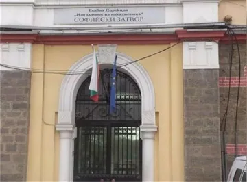 Невроложка правела от здрави затворници болни