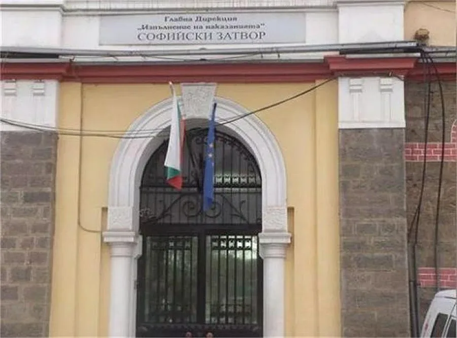 Невроложка правела от здрави затворници болни